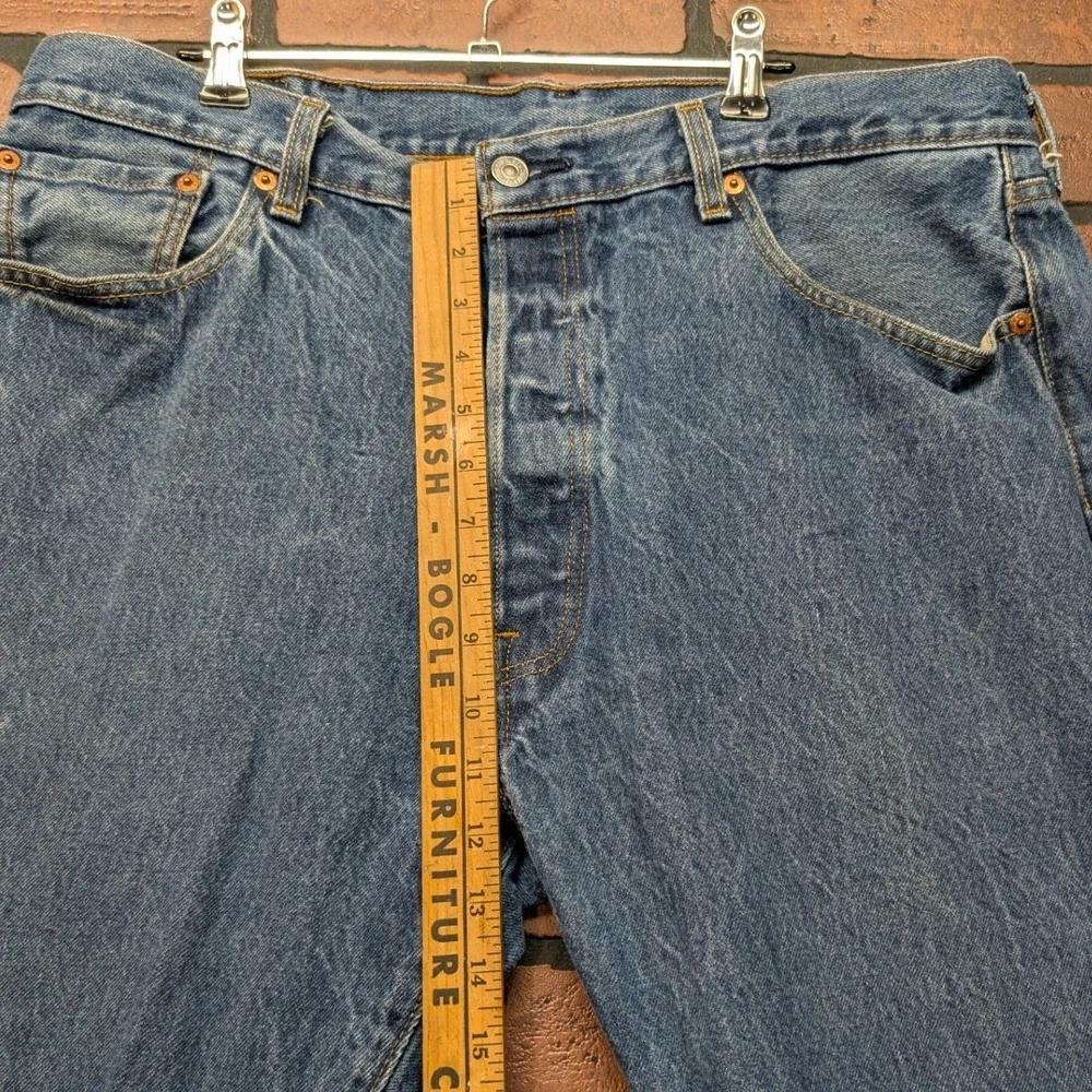 Levi's Men's 501 Straight Leg Jeans 40x30‎ Medium Wash Button Fly Classic Denim